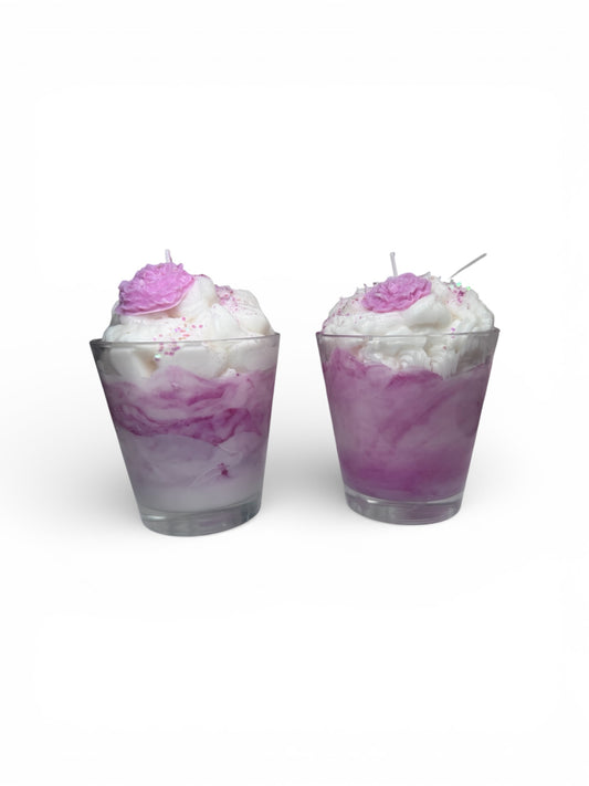 Dessert Kerzepassend zum Frühling mit einem Duft nach frischer Wäsche und einem Blumenmeer